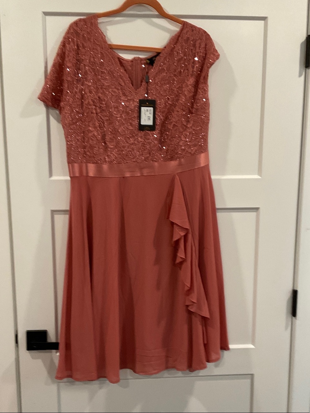 Elegant Lace & Chiffon Short Sleeve Wedding Guest Dress - Dusty Rose